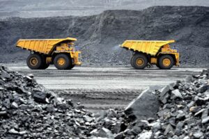 As antenas POYNTING garantem conectividade confiável para caminhões de mineração a céu aberto, permitindo comunicação e transmissão de dados ininterruptas para o transporte de carvão em ambientes hostis. As imagens são usadas apenas para fins de representação visual. Estas imagens não podem ser baixadas, copiadas ou usadas de nenhuma forma sem autorização prévia.